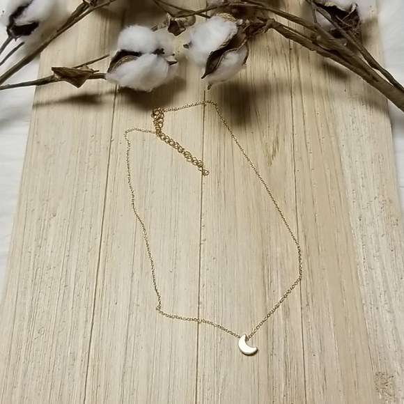 🌙🌙Super Cute GOLD plated Moon Necklace🌙🌙 - Picture 2 of 5